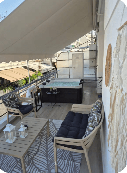 Jacuzzi Penthouse Apartment in Gazi, Athens