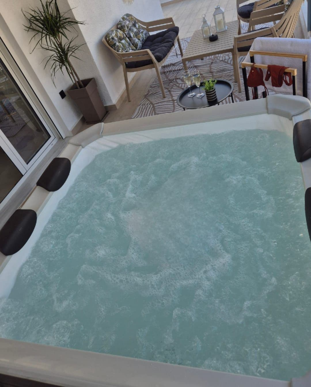 Private Outdoor Jacuzzi